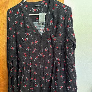 Black poet/peasant blouse, textured fabric, cute roses, NEW with tags! 1X